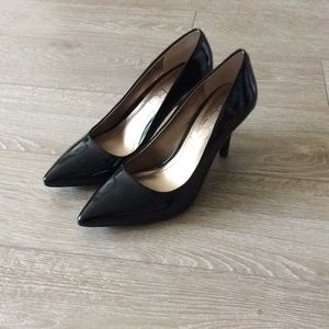 BCBG generation gaminka patent pumps size 6
